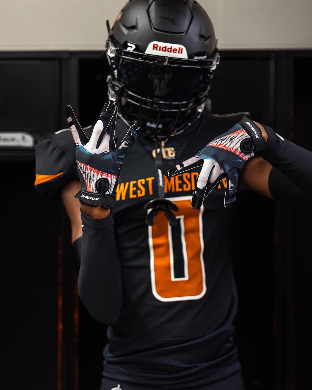 Football Gloves source view 4