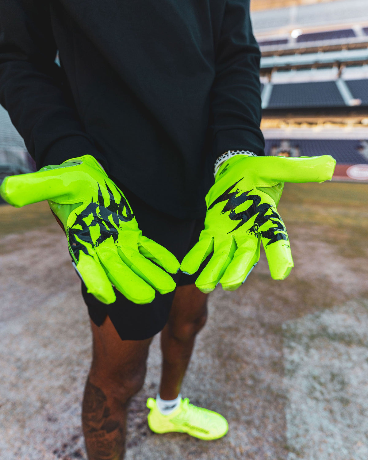 Football Gloves source view 9