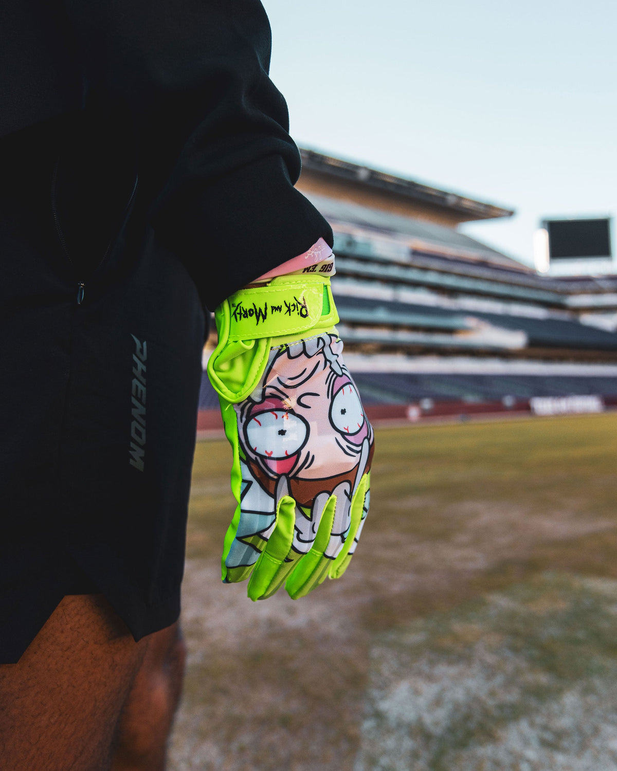 Football Gloves source view 10