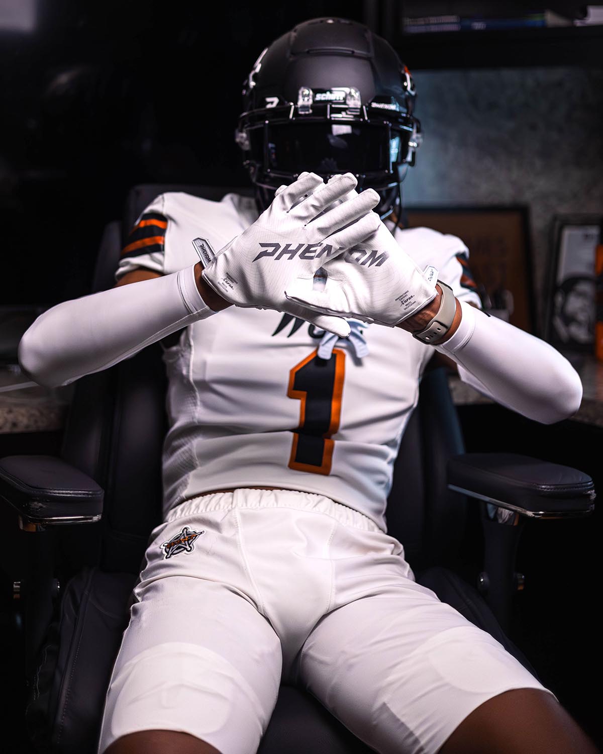 Adult Football Gloves source view 34